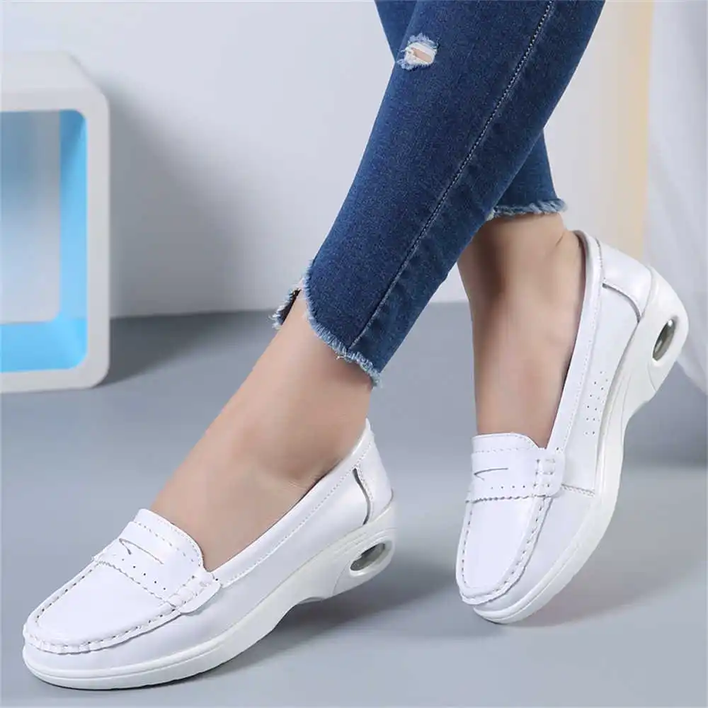 Thick Sole Slipon White Traine - Formal Men Daily Wear Slippers recension och pris